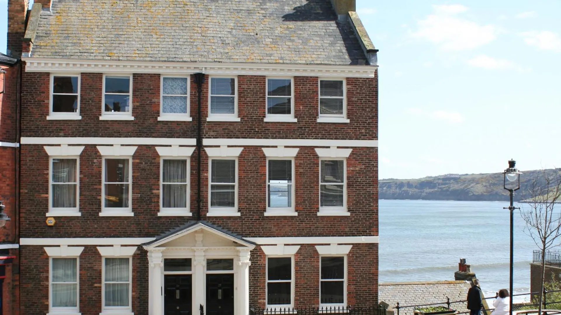 Waimea Apartments - Sea Views South Bay Scarborough Free Parking