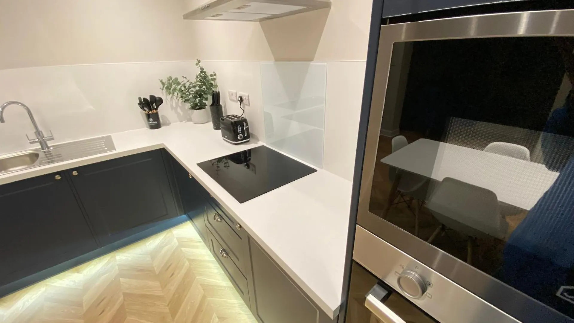 Waimea Apartments - Sea Views South Bay Scarborough Free Parking